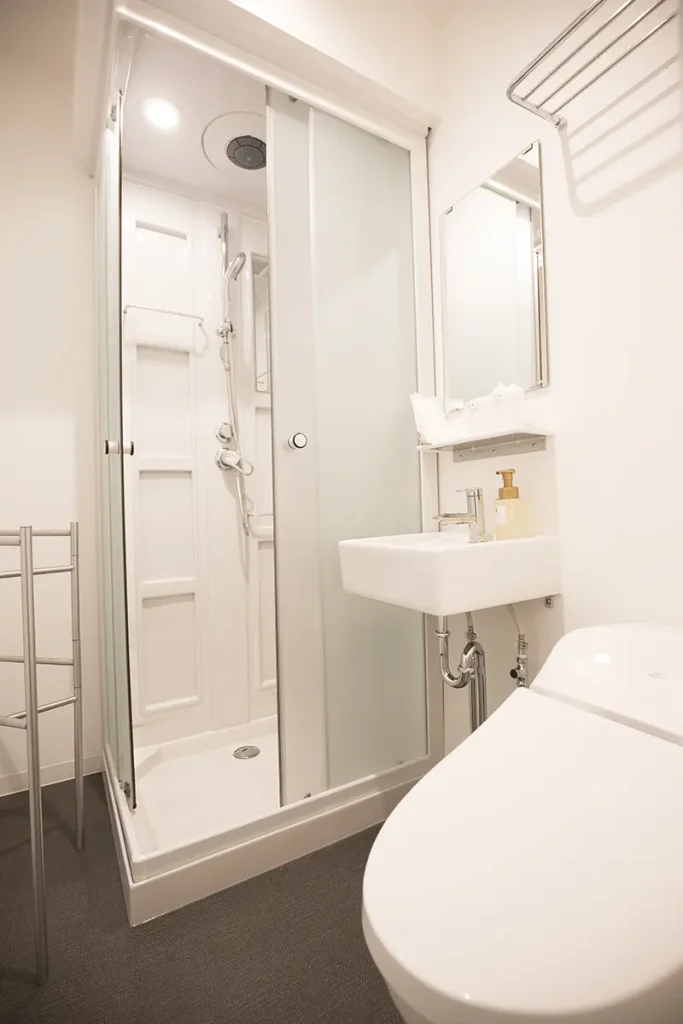 small_room_baith